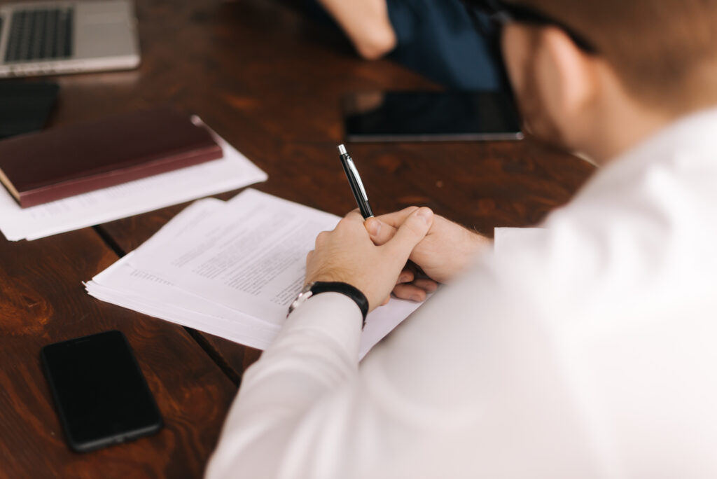 Close-up of working process at business meeting Zbliżenie na przebieg pracy podczas spotkania biznesowego.
